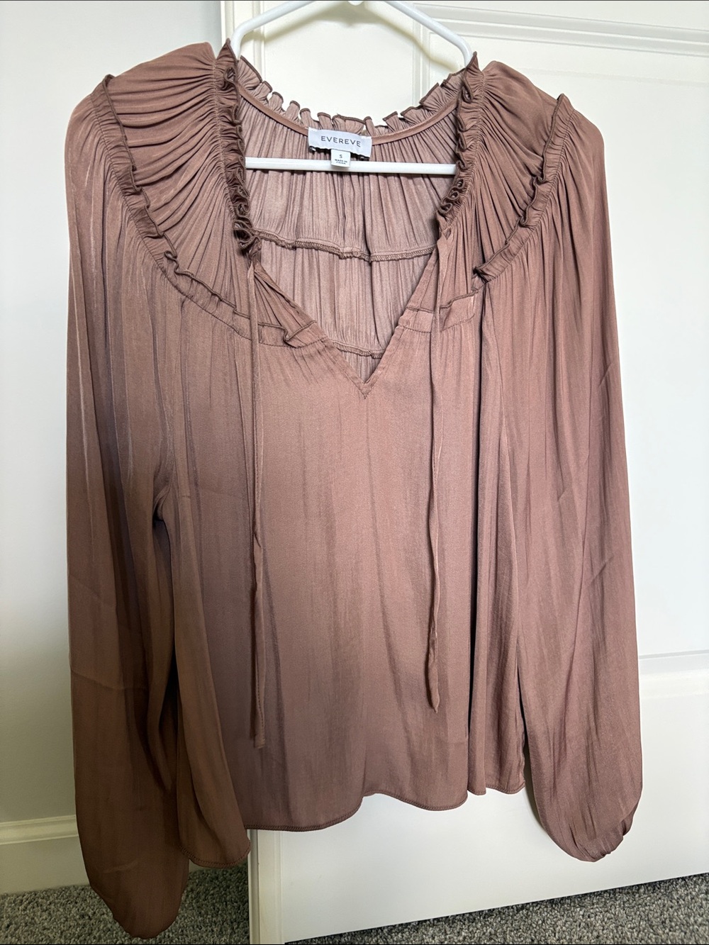 Evereve Women's Long-Sleeve Ruffle V-Neck Blouse in Dusty Mauve
